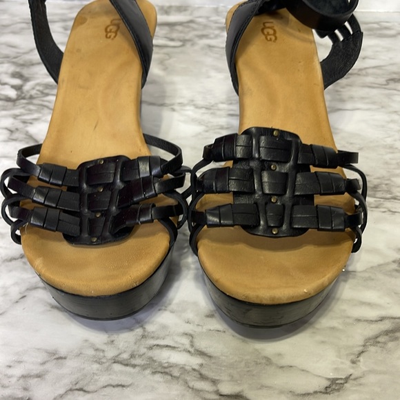 UGG Farrah Premium leather upper Leather straps Adjustable Buckle closure size 8 - Picture 5 of 16